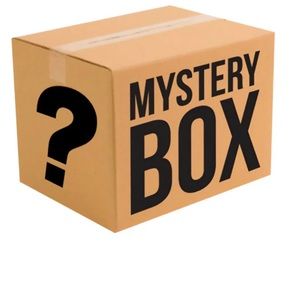 Mystery box of 10 necklaces